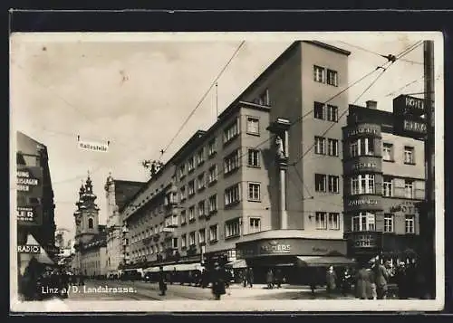 AK Linz a. D., Landstrasse mit Geschäften, Palmers