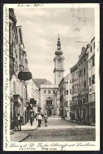 AK Linz a. d. Donau, Urlauber in der Altstadt mit Landhaus