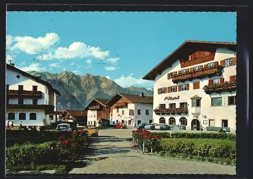 AK Götzens /Tirol, Pension Altwirt mit Blick gegen die Nordkette