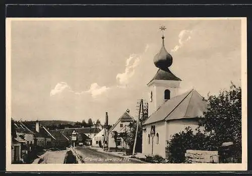 AK Brunn an der Wild, Strassenpartie im Ortskern mit Kirche