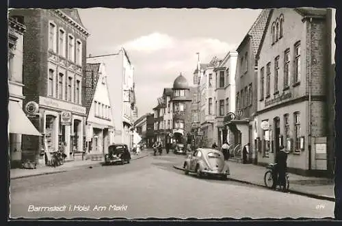 AK Barmstedt i. Holst., Am Markt mit Geschäften und Autos