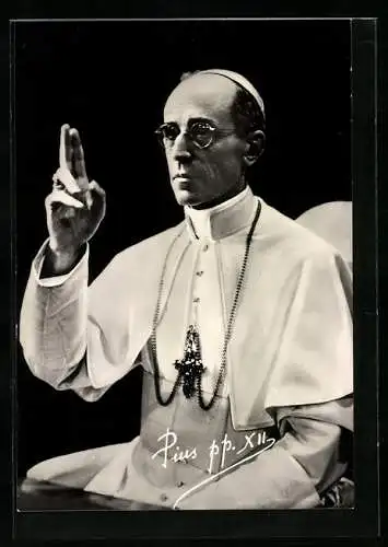 AK Rom, Portrait Papst Pius XII. beim Segen spenden