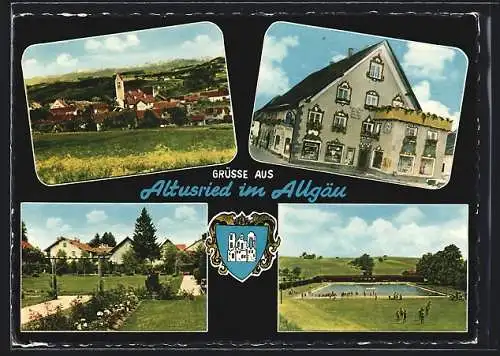 AK Altusried im Allgäu, Ortsansicht mit der Kirche, Blick ins Schwimmbad