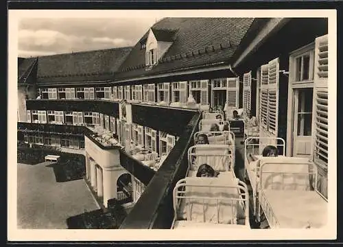AK Scheidegg im Allgäu, Kinderklinik Prinzregent Luitpold mit Patienten auf dem Balkon