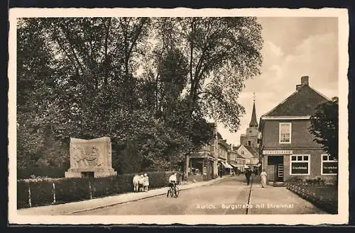 AK Aurich / Ostfriesland, Blick in die Burgstrasse mit Ehrenmal