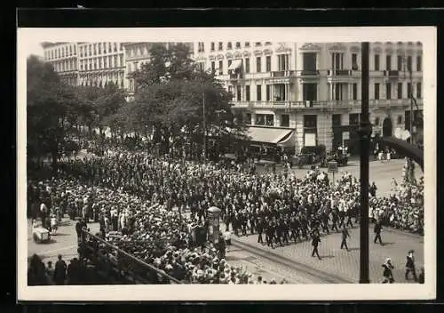AK Wien, X. Deutsches Sängerbundesfest 1928, Marschierender Festzug