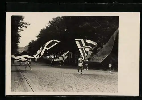 AK X. Deutsches Bundes Sängerfest, Festzug Fahnenschwinger