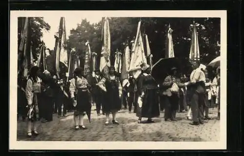AK Wien, X. Deutsches Sängerbundesfest 1928, Warten auf den Start vom Festzug