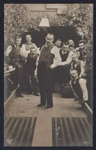 AK Männergruppe beim Kegeln