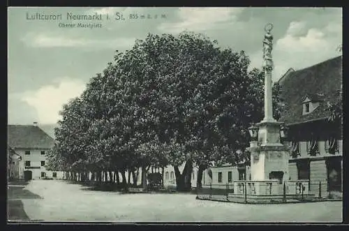 AK Neumarkt, Oberer Marktplatz mit Denkmal