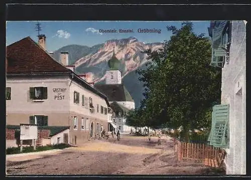 AK Gröbming, Gasthof zur Post und Kirche mit Strasse, Bergpanorama