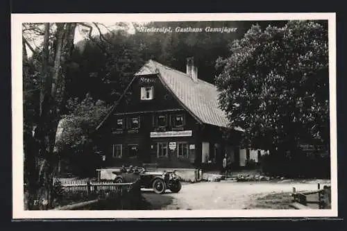 AK Niederalpl, Gasthaus und Touristenheim Gamsjäger, Automobil