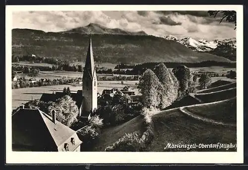 AK Martinszell-Oberdorf, Ortsansicht von der Kirche gegen die Berge