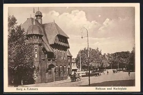 AK Burg a. Fehmarn, Rathaus und Marktplatz