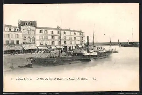 AK Honfleur, L`Hotel du Cheval Blanc et le Bateau du Havre