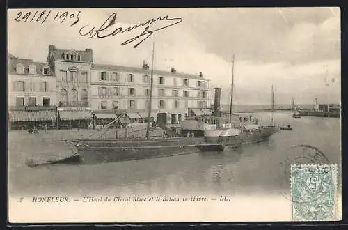 AK Honfleur, L`Hotel du Cheval Blanc et le Bateau du Havre