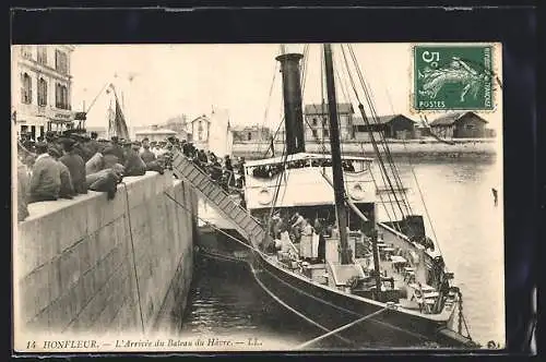 AK Honfleur, L`Arrivée du Bateau du Havre