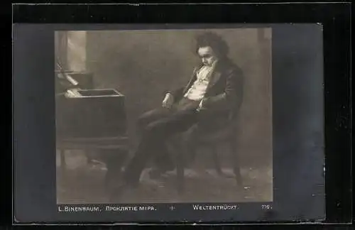 AK Komponist Ludwig van Beethoven mit ernstem Blick vor dem Klavier