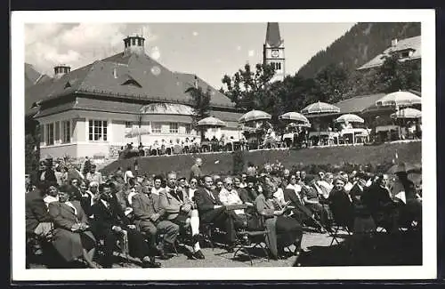 AK Bad Hofgastein, Besucher im Garten