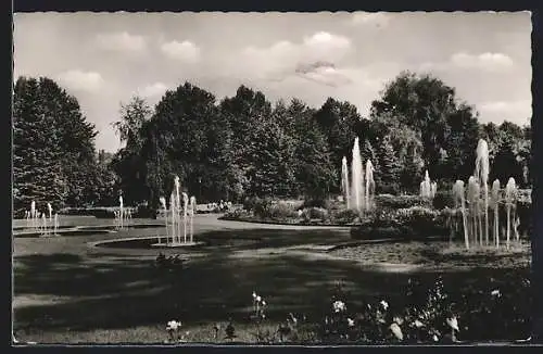 AK Zweibrücken / Pfalz, Rosengarten mit Fontänen im Ausstellungspark