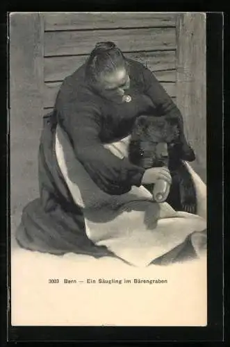 AK Bern, Bärengraben, Bärenjunges bekommt Fläschchen von einer Pflegerin