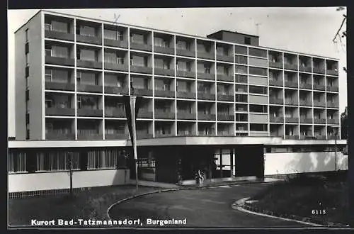 AK Bad Tatzmannsdorf, Sonderheilanstalt, Eingang mit Einfahrt