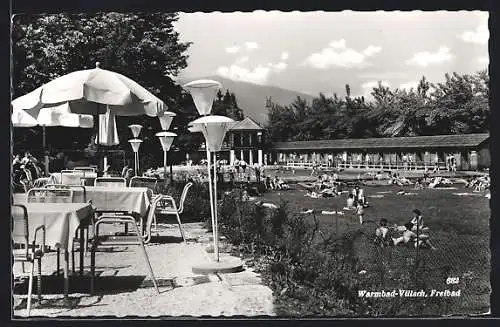 AK Warmbad-Villach, Freibad, Terrasse mit Liegewiese, Becken und Gebäude