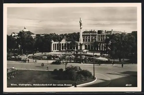 AK Wien, Stadtplatz mit sowjetischem Heldendenkmal