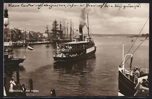 AK Flensburg, Am Hafen, Dampfer