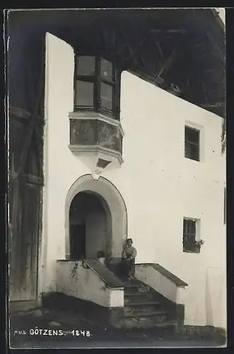 AK Götzens, Kinder am Eingang eines Hauses