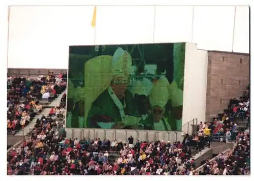 17 Fotografien unbekannter Fotograf, Ansicht Berlin-Westend, Papst Johannes Paul II. am 23 Juni 1996 im Olympiastadion