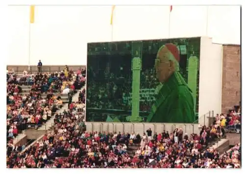 17 Fotografien unbekannter Fotograf, Ansicht Berlin-Westend, Papst Johannes Paul II. am 23 Juni 1996 im Olympiastadion