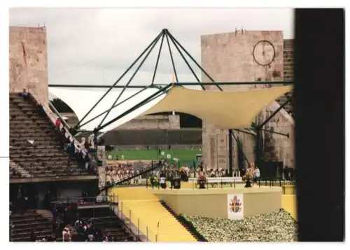 17 Fotografien unbekannter Fotograf, Ansicht Berlin-Westend, Papst Johannes Paul II. am 23 Juni 1996 im Olympiastadion