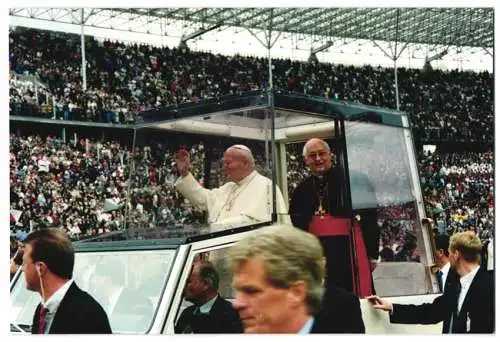 17 Fotografien unbekannter Fotograf, Ansicht Berlin-Westend, Papst Johannes Paul II. am 23 Juni 1996 im Olympiastadion