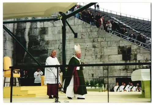 17 Fotografien unbekannter Fotograf, Ansicht Berlin-Westend, Papst Johannes Paul II. am 23 Juni 1996 im Olympiastadion