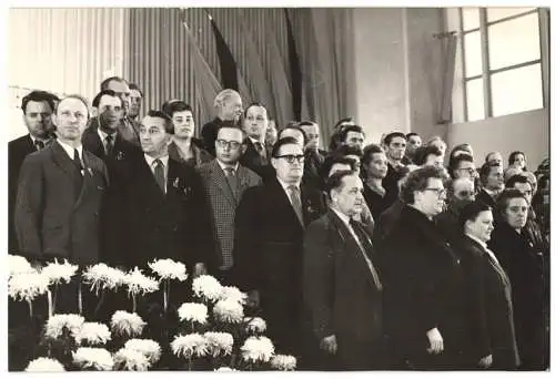 4 Fotografien 5. FDGB Kongress 1956 in Berlin, Innenansicht der Kongresshalle & Tribüne mit Funktionären