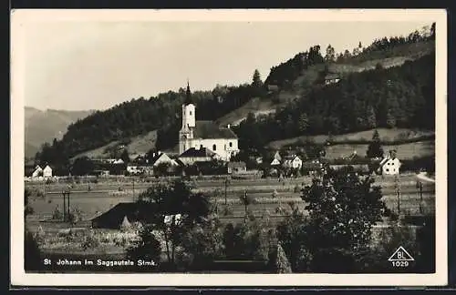 AK St. Johann im Saggautale, Ortspanorama mit Kirche
