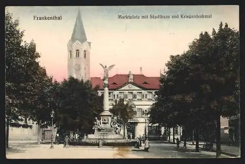 AK Frankenthal / Pfalz, Marktplatz mit Stadthaus und Kriegerdenkmal