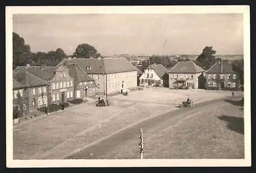 AK Oldenburg / Holstein, Gebäudepartie auf dem  Platz