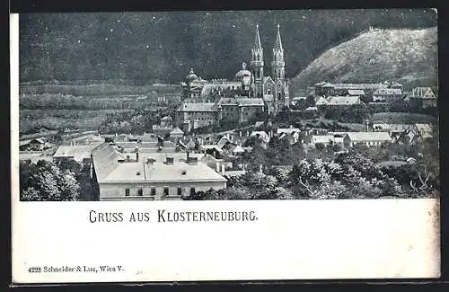 AK Klosterneuburg, Ortsansicht mit der Stiftskirche bei Nacht
