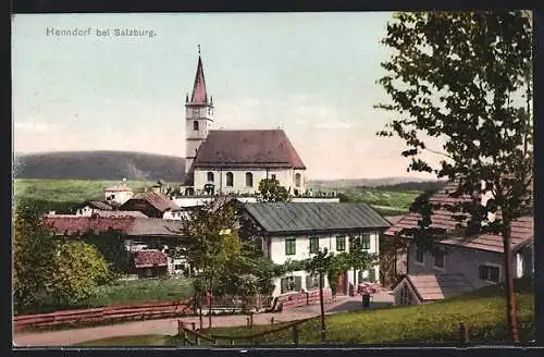 AK Henndorf, Ortspartie mit Strasse und Blick zur Kirche