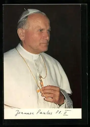 AK Papst Johannes Paul II. hält sein Kreuz in der Hand