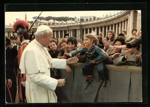 AK Papst Johannes Paul II. mit einem kleinen Mädchen