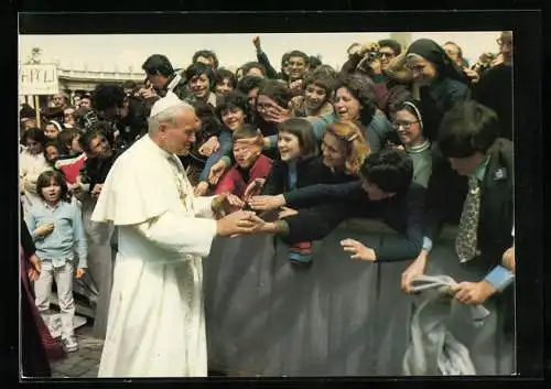 AK Papst Johannes Paul II. schüttelt die Hände seiner Anhänger