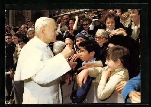 AK Papst Johannes Paul II. mit Gläubigen