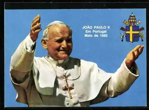 AK Portugal, Papstbesuch 1982, Papst Johannes Paul II. mit ausgebreiteten Armen, Wappen