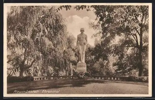 AK Neumünster, Ehrenmal mit Kränzen