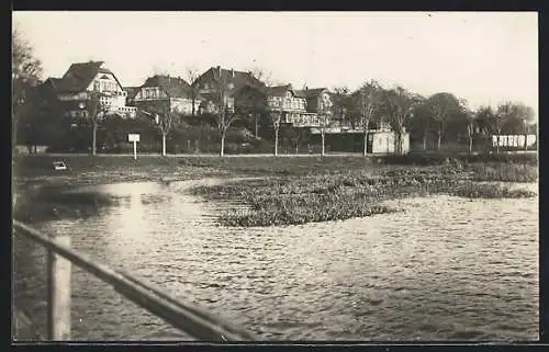 AK Schwabstedt /Schleswig, Ortspanorama vom Wasser aus