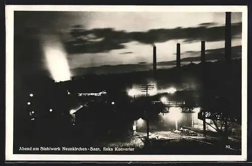 AK Neunkirchen / Saar, Abend am Stahlwerk, links Konverter