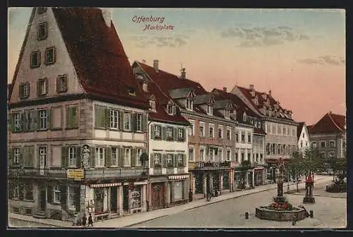 AK Offenburg, Blick auf den Marktplatz mit Geschäften, Hotel zu den drei Königen